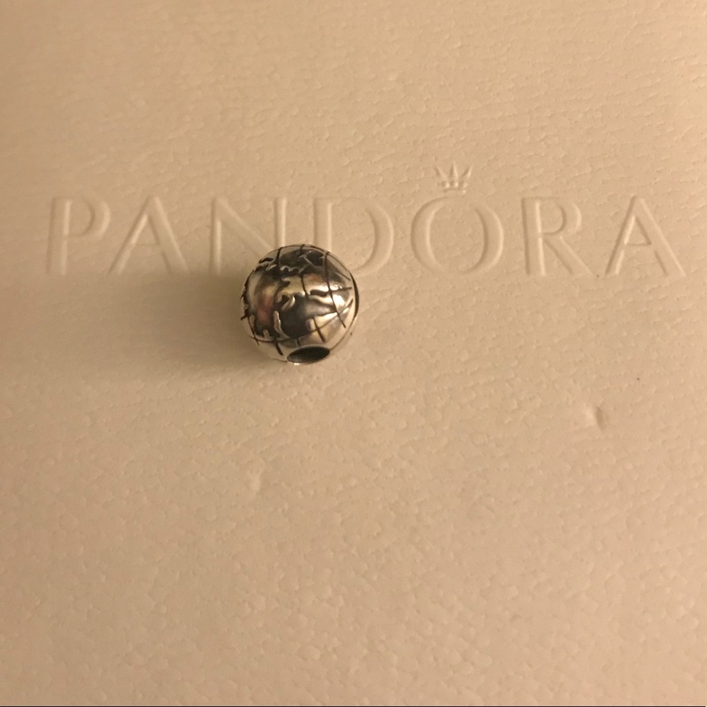 Pandora Globe Clip CLOSET CLOSING 2/22